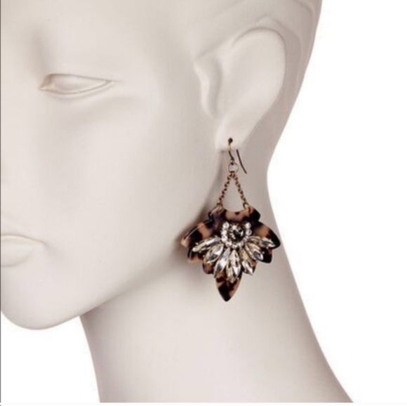 🎀White Tortoise Earrings - Picture 6 of 6